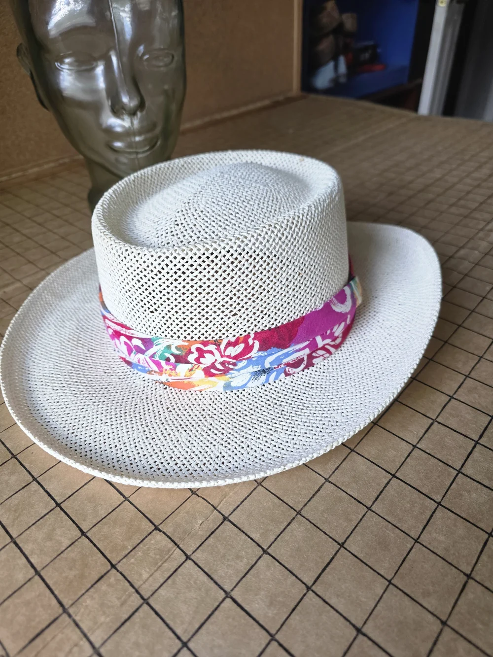 Kangol Design White Woven Sun Hat w/ Colorful Floral Band Vintage Collectible